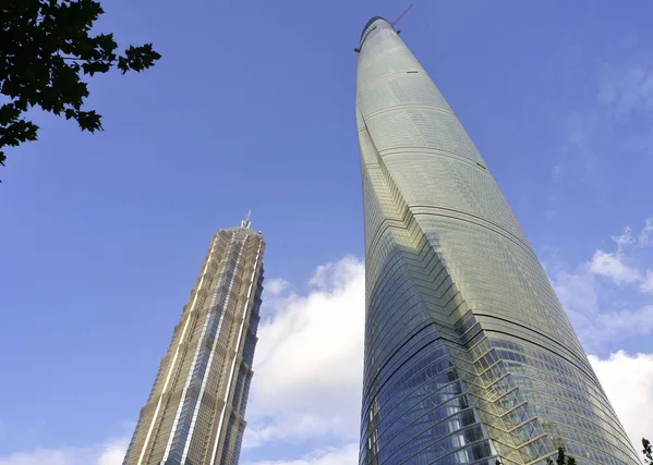 Applying BIM to Solve the Decoration Problems of Shanghai Center Building Project