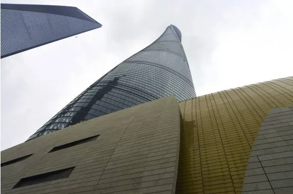 Applying BIM to Solve the Decoration Problems of Shanghai Center Building Project