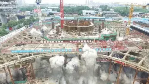 The tallest building in the western region has surpassed the horizon, setting multiple records!