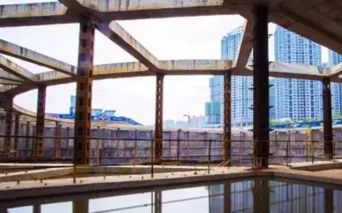The tallest building in the western region has surpassed the horizon, setting multiple records!
