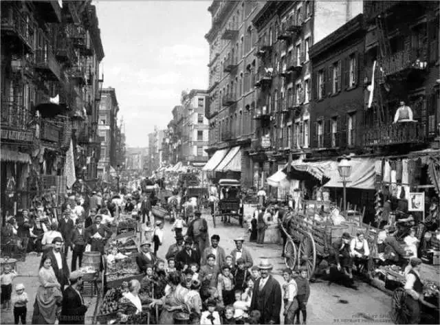 Farmers moving to cities during the Industrial Revolution