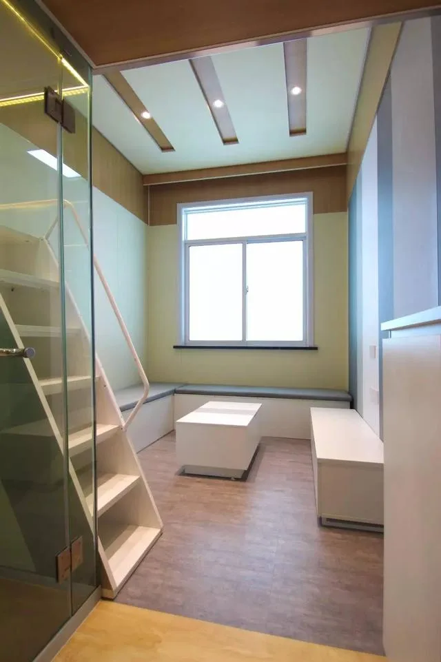 Prefabricated | Standardized or Personalized? Take a look at how to balance the two in an open and assembled LOFT apartment!