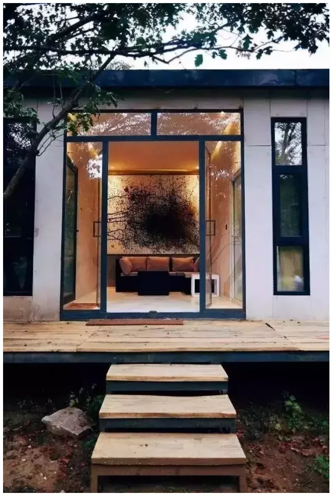Prefabricated | Four old boys rent 2500 acres of valley and build a peach blossom garden with shipping containers