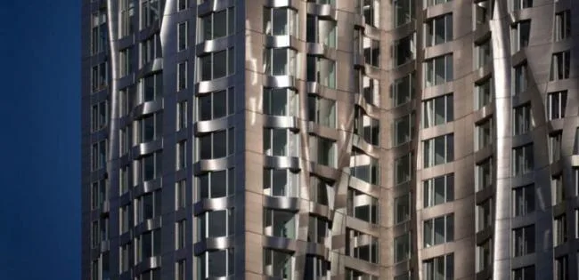 Prefabricated | 10500 steel plates of various shapes, shaping a building designed solely for New York!
