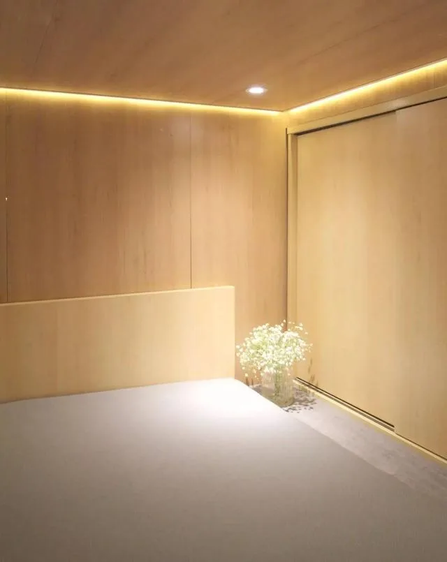 Prefabricated | Standardized or Personalized? Take a look at how to balance the two in an open and assembled LOFT apartment!