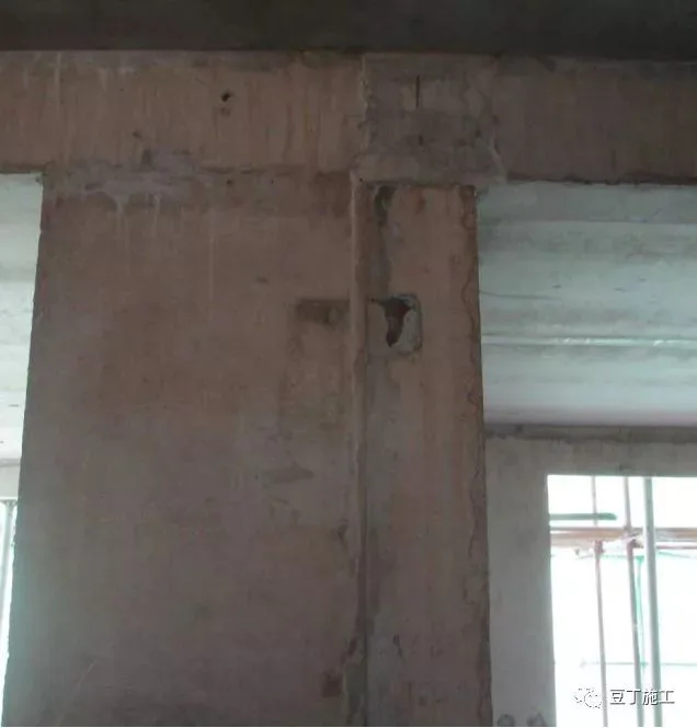 Cracks from unwelded steel plates