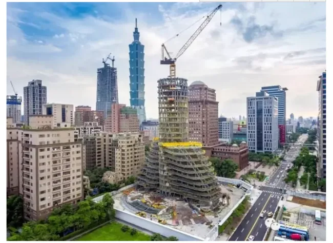 Prefabricated | Green Building | This is the real residential building! A tree inhabited by people