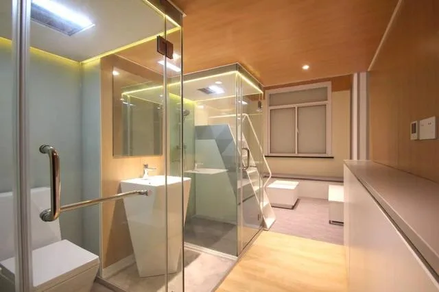 Prefabricated | Standardized or Personalized? Take a look at how to balance the two in an open and assembled LOFT apartment!