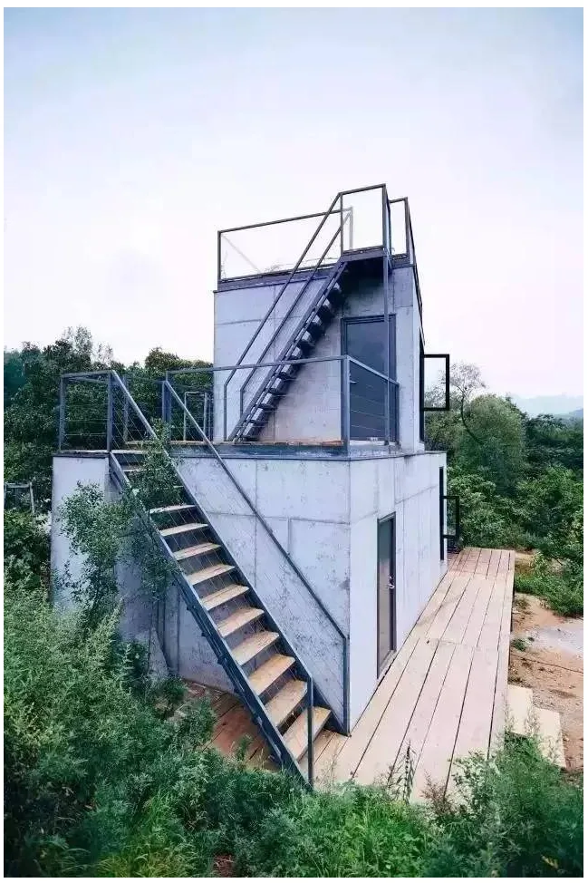 Prefabricated | Four old boys rent 2500 acres of valley and build a peach blossom garden with shipping containers