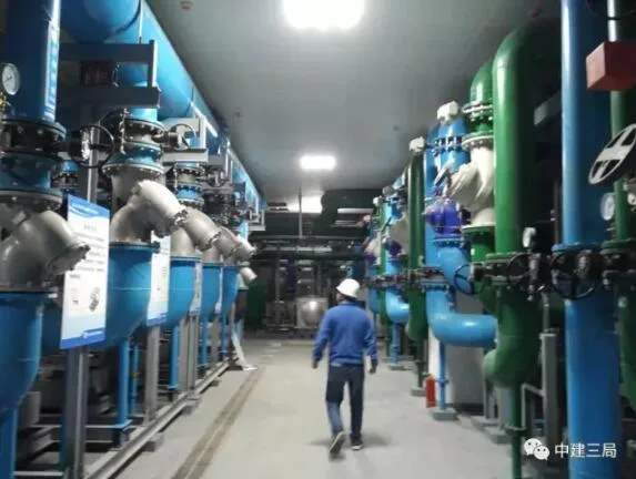 Neatly arranged equipment pipelines