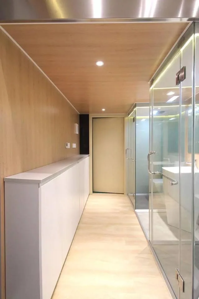 Prefabricated | Standardized or Personalized? Take a look at how to balance the two in an open and assembled LOFT apartment!
