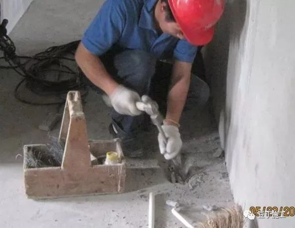 Blocked electrical conduit due to bolt design