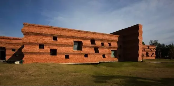 The Modern History of Prefabricated Brick Architecture: The Road to Reversal