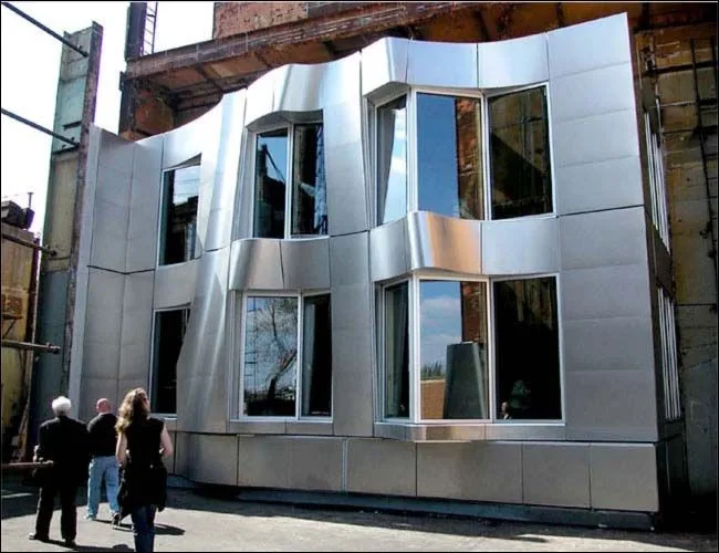 Prefabricated | 10500 steel plates of various shapes, shaping a building designed solely for New York!