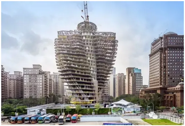 Prefabricated | Green Building | This is the real residential building! A tree inhabited by people