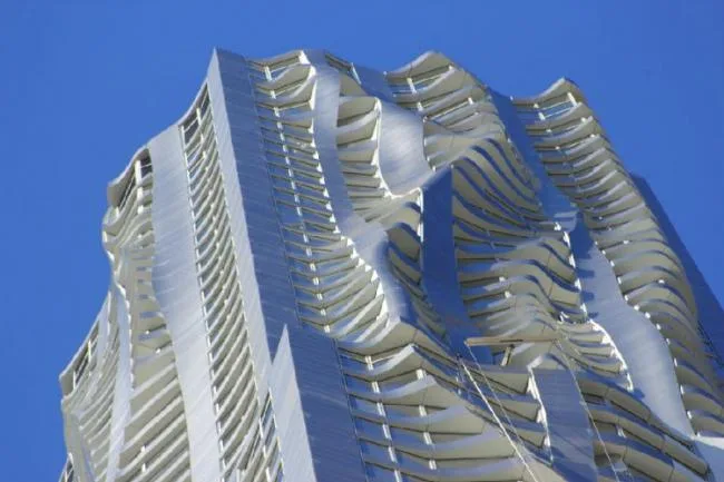 Prefabricated | 10500 steel plates of various shapes, shaping a building designed solely for New York!