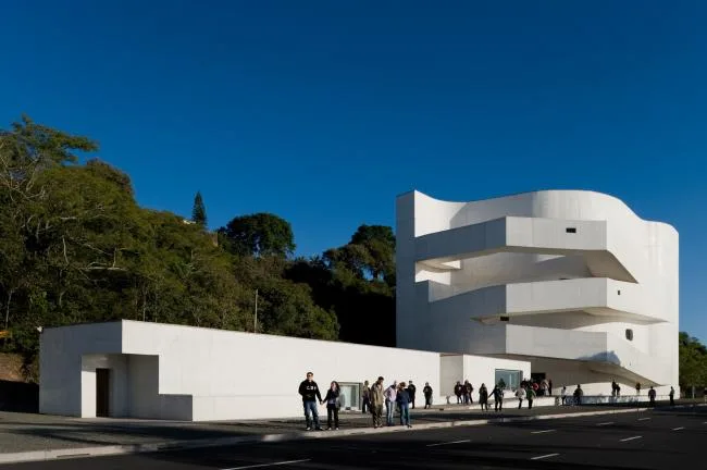 BIM Architecture | Layered Interwoven Finger Slopes, Pursuing Variations in a Regular Order/Alvaro Siza Architects