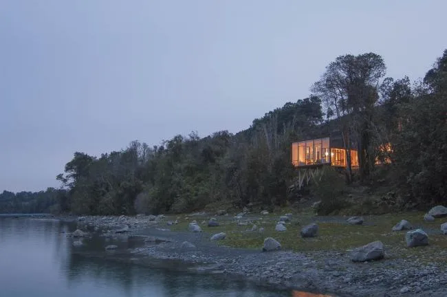 BIM Architecture | Lightly touching the lake, standing against the wind in the excluded exhibition hall/Aguilo+Pedraza