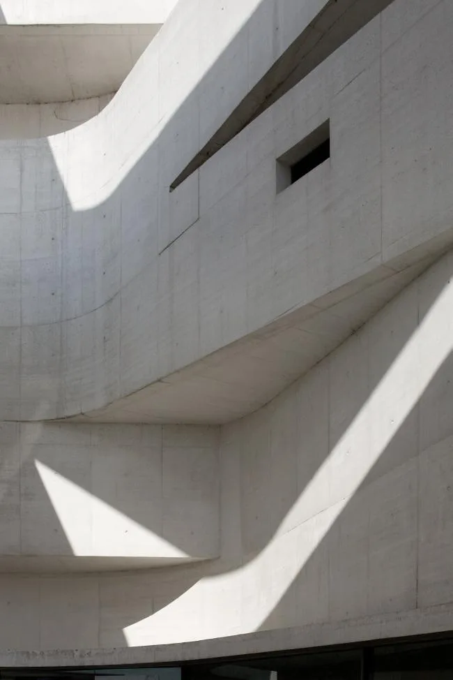 BIM Architecture | Layered Interwoven Finger Slopes, Pursuing Variations in a Regular Order/Alvaro Siza Architects