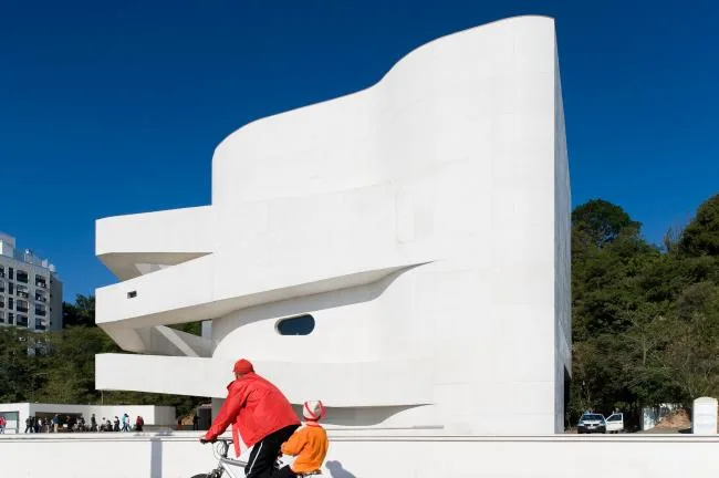 BIM Architecture | Layered Interwoven Finger Slopes, Pursuing Variations in a Regular Order/Alvaro Siza Architects