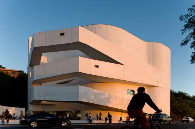 BIM Architecture | Layered Interwoven Finger Slopes, Pursuing Variations in a Regular Order/Alvaro Siza Architects