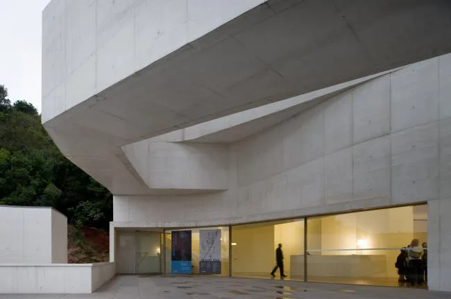 BIM Architecture | Layered Interwoven Finger Slopes, Pursuing Variations in a Regular Order/Alvaro Siza Architects