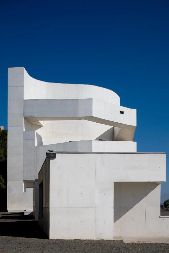 BIM Architecture | Layered Interwoven Finger Slopes, Pursuing Variations in a Regular Order/Alvaro Siza Architects