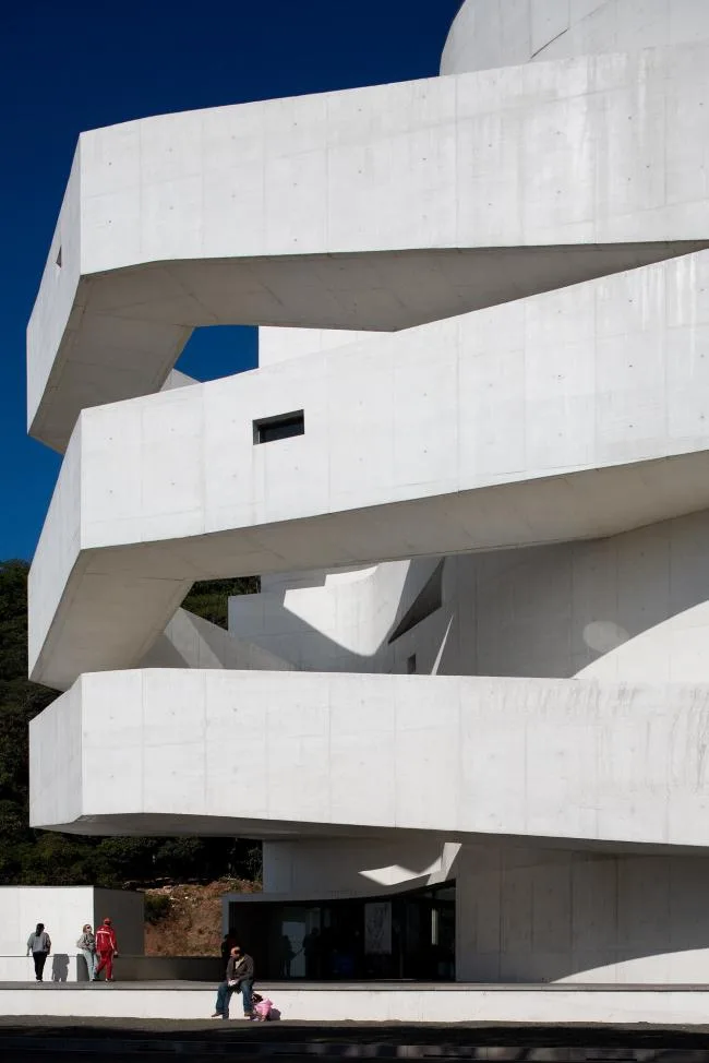 BIM Architecture | Layered Interwoven Finger Slopes, Pursuing Variations in a Regular Order/Alvaro Siza Architects