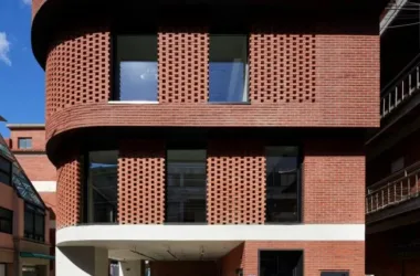 BIM Architecture: Red Brick Grand Funnel Design in Room 3/1-BIM WORLD