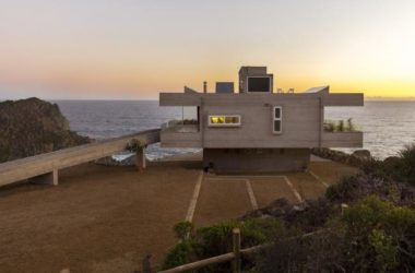 BIM Architecture: Bedroom with a Stunning View of the Endless Blue Sea on Chilean Cliffs-BIM WORLD