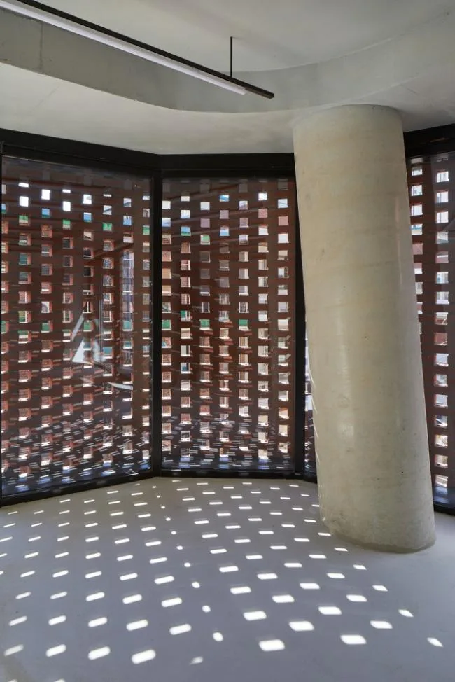 BIM architecture | Grand funnel made of red bricks: Room 3/1
