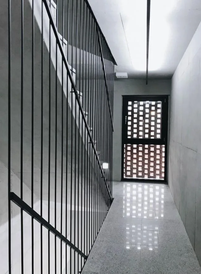 BIM architecture | Grand funnel made of red bricks: Room 3/1