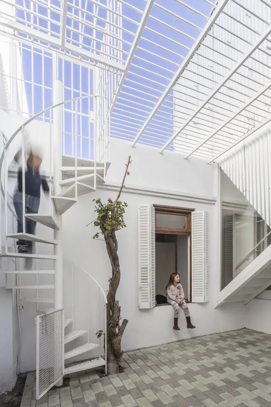 BIM architecture | Integration of old and new, planting vertical flower beds/Marta rooms in facade design