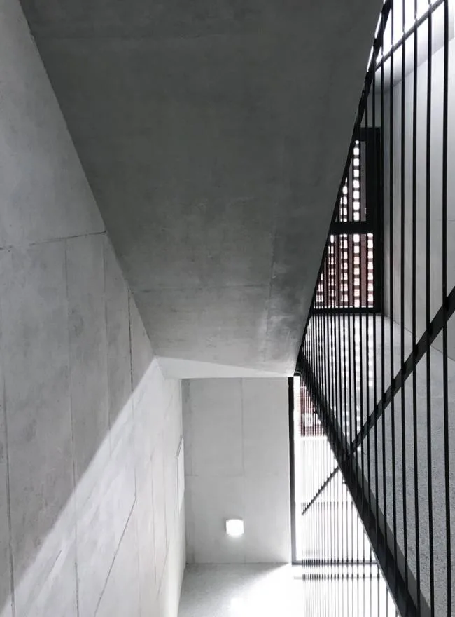 BIM architecture | Grand funnel made of red bricks: Room 3/1