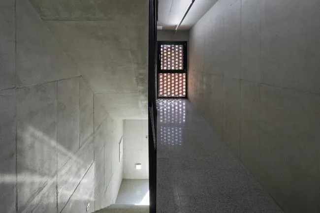 BIM architecture | Grand funnel made of red bricks: Room 3/1