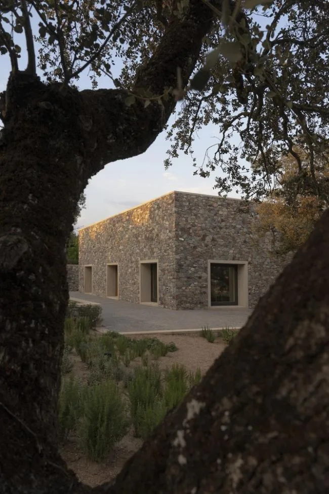 BIM Architecture | Cautious and Flexible: Caseres Stone Room/Tu ñó n Arquitectos