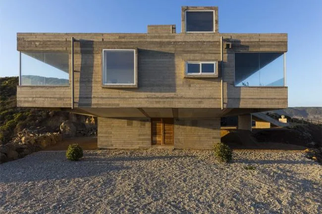 BIM Architecture | Sitting in the bedroom with a distant view of the endless blue sea/Chilean cliff room