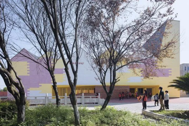 BIM Architecture | Yueyang County Third Middle School Wind and Rain Playground and Lecture Hall/SUP Simple Architecture Studio