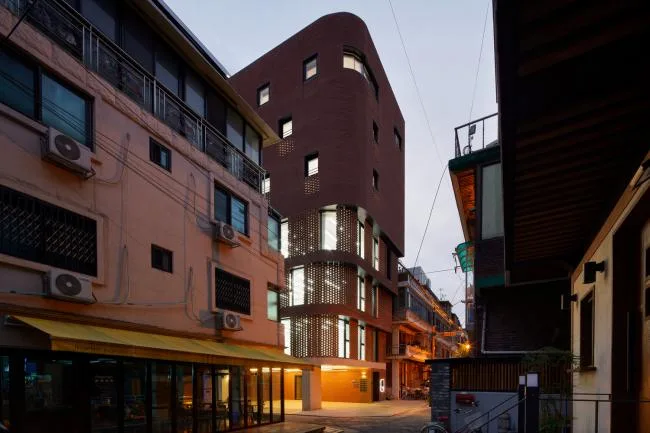 BIM architecture | Grand funnel made of red bricks: Room 3/1