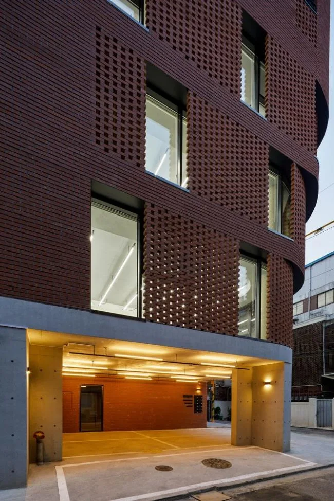 BIM architecture | Grand funnel made of red bricks: Room 3/1