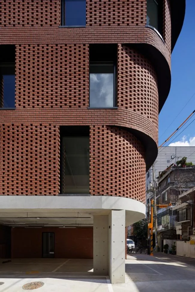 BIM architecture | Grand funnel made of red bricks: Room 3/1