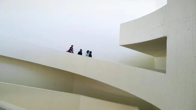 BIM Architecture | The winding ramps interweave and weave through the ever-changing spaces/Santo Tomas Academy