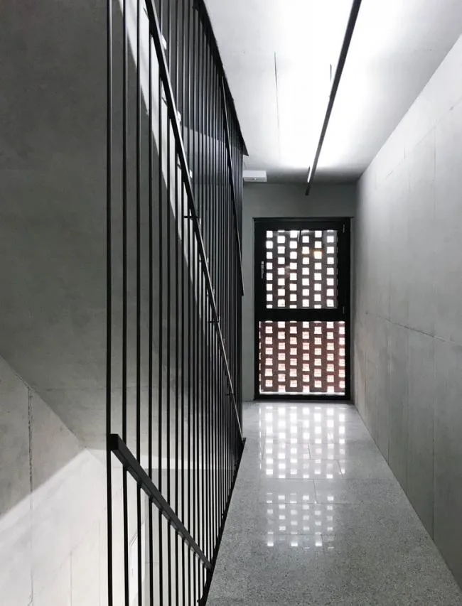 BIM architecture | Grand funnel made of red bricks: Room 3/1