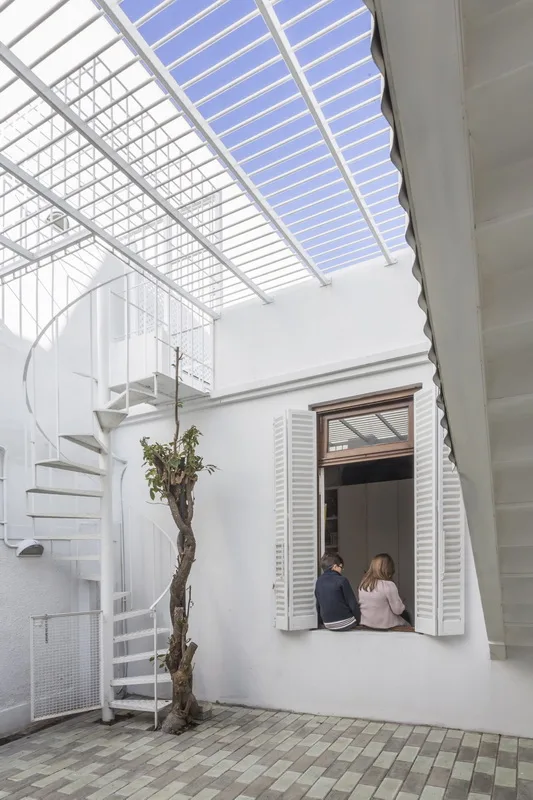 BIM architecture | Integration of old and new, planting vertical flower beds/Marta rooms in facade design
