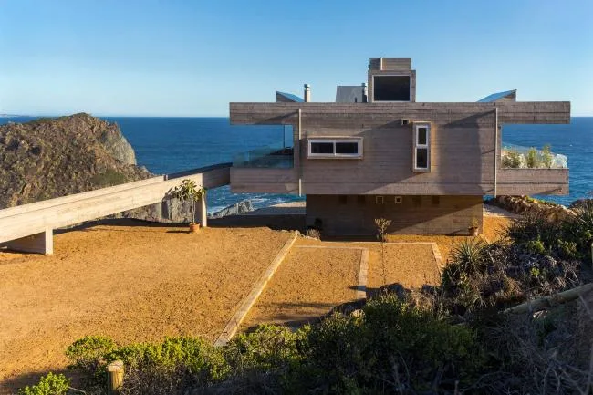 BIM Architecture | Sitting in the bedroom with a distant view of the endless blue sea/Chilean cliff room