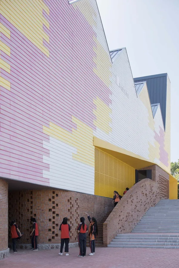 BIM Architecture | Yueyang County Third Middle School Wind and Rain Playground and Lecture Hall/SUP Simple Architecture Studio