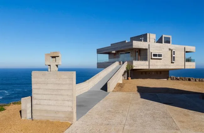 BIM Architecture | Sitting in the bedroom with a distant view of the endless blue sea/Chilean cliff room