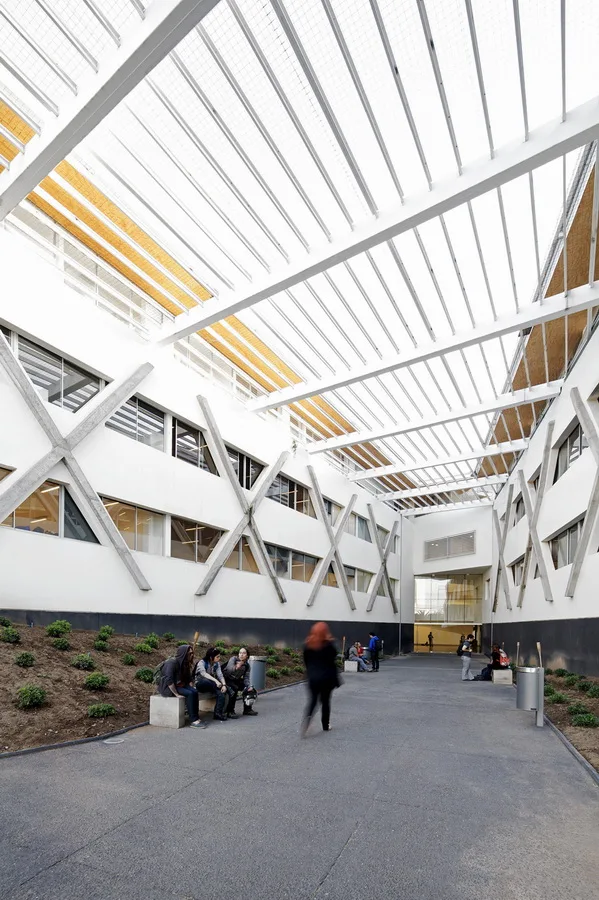 BIM Architecture | The winding ramps interweave and weave through the ever-changing spaces/Santo Tomas Academy