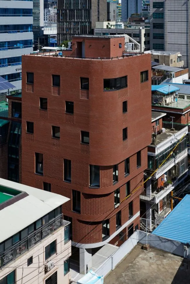 BIM architecture | Grand funnel made of red bricks: Room 3/1