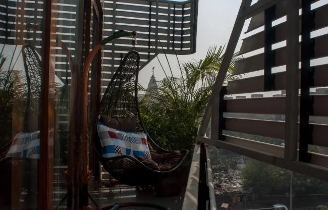 BIM Architecture | Vertical Room with Rigorous Geometric Shapes: India 143 Apartment/Plan Loci